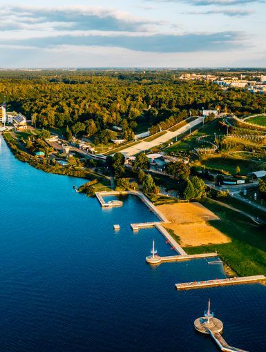 Widok z góry na Jezioro Maltańskie w Poznaniu