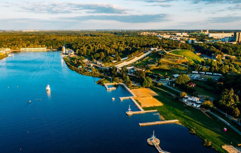 Widok z góry na Jezioro Maltańskie w Poznaniu