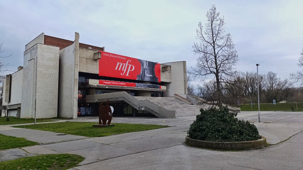 Pieszczny, Słowacja