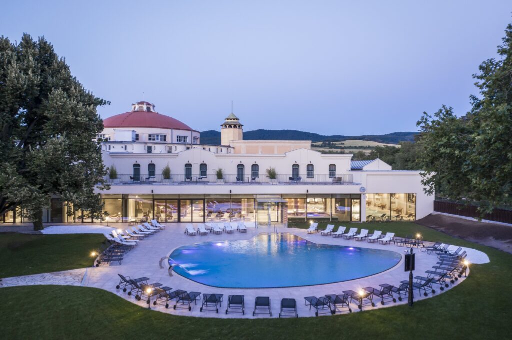 Thermia Palace, 
Pieszczany 