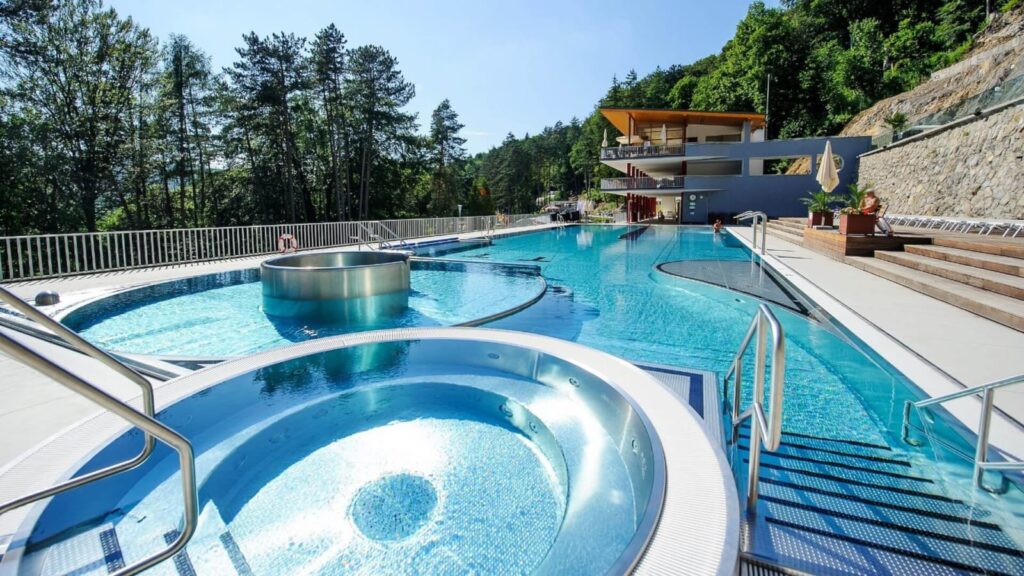 Trenczyńskie Cieplice, Słowacja -  www.kupelezelenazaba.sk