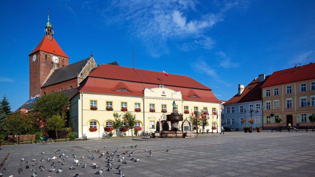 Ratusz w Darłowie - Magazyn Travelist