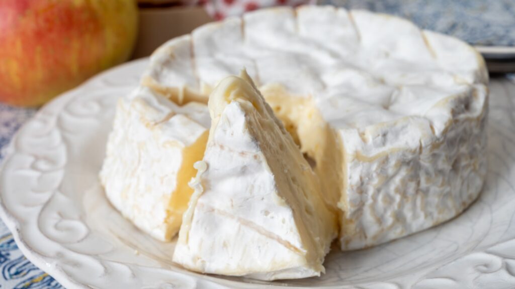Magazyn Travelist: Camembert – kremowy ser pleśniowy z Normandii