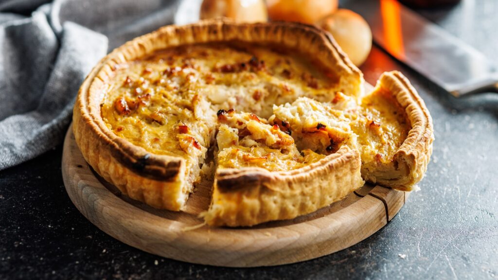 Magazyn Travelist: Quiche Lorraine – lotaryjski placek na kruchym cieście z boczkiem i śmietaną