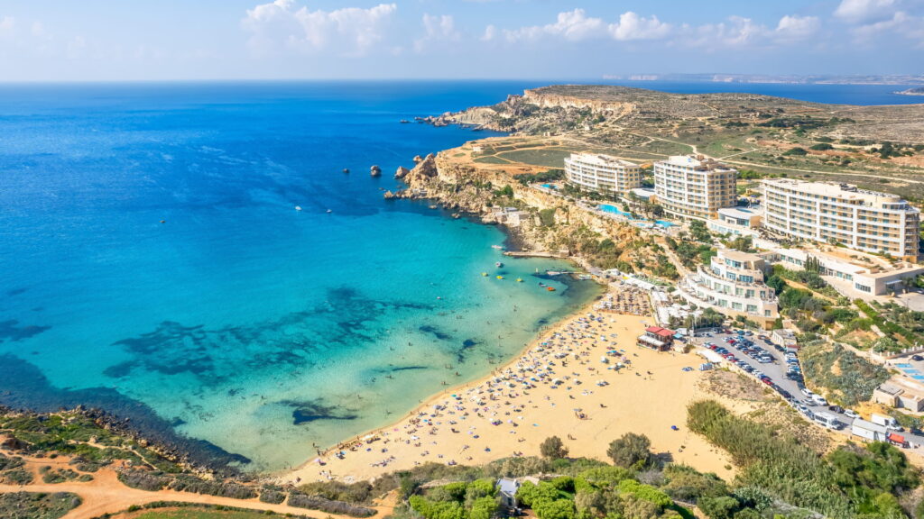 Magazyn Travelist: Najpiękniejsze plaże Malty - Golden Bay