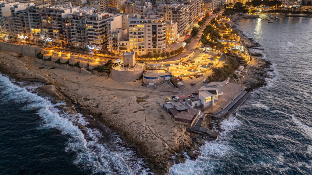 Magazyn Travelist: Najpiękniejsze plaże Malty - Sliema Beach