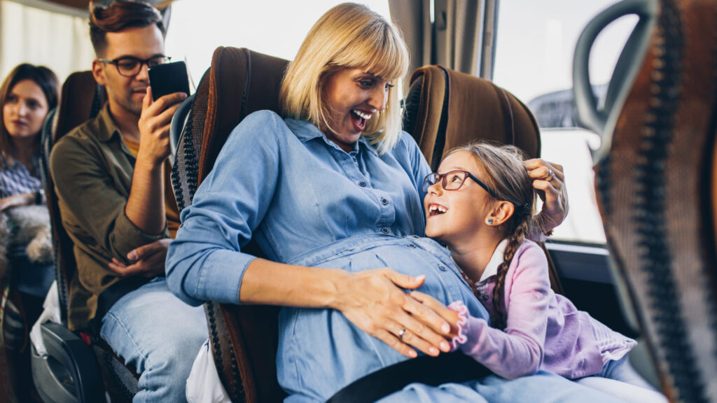 Podróżowanie w ciąży pociągiem i autobusem - Magazyn Travelist